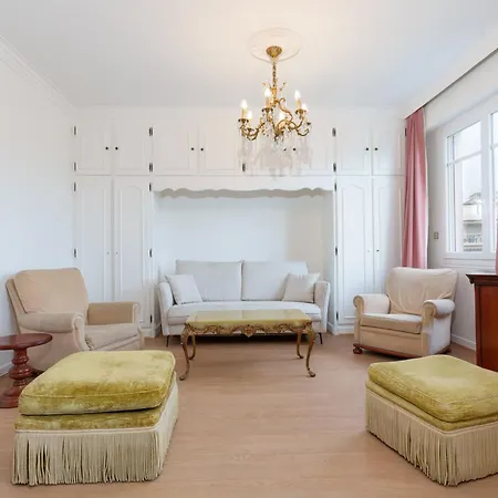 Classic French & Modern Comfort In * Cannes