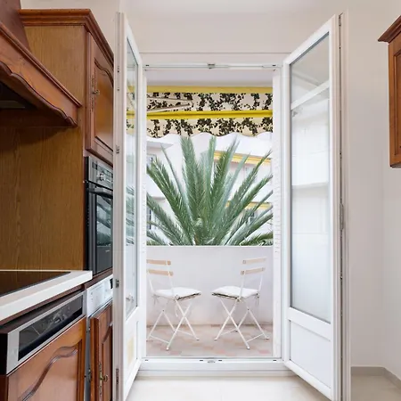Classic French & Modern Comfort In Appartement