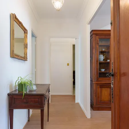 Appartement Classic French & Modern Comfort In
