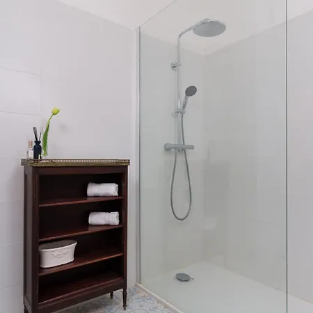 Classic French & Modern Comfort In Appartement Cannes