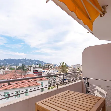 Appartement Classic French & Modern Comfort In